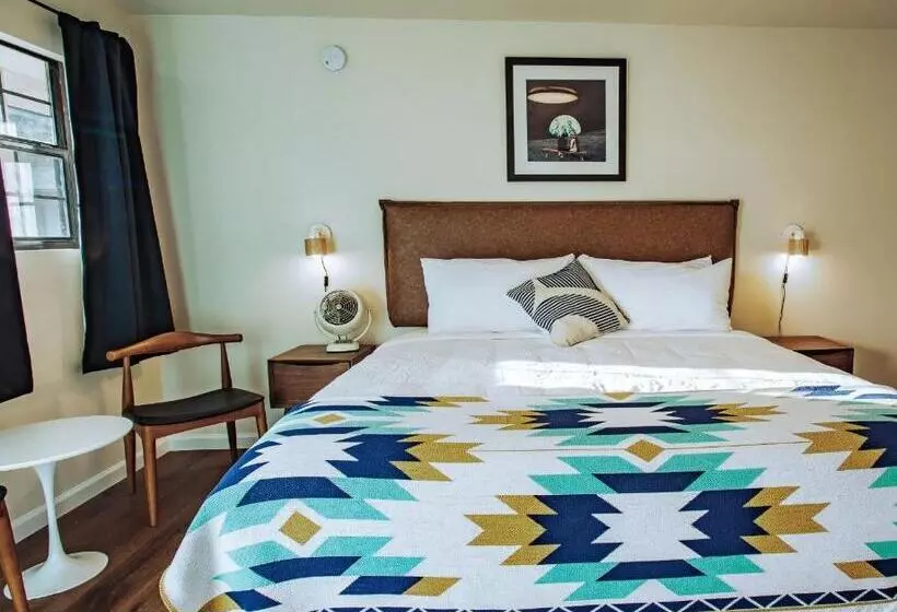 Hotelli Stonewall Motor Lodge