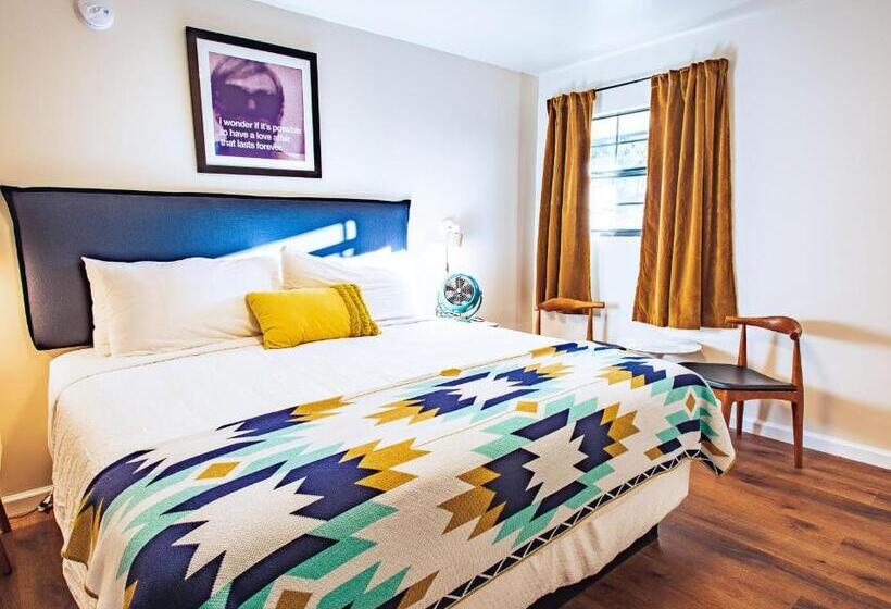 Отель Stonewall Motor Lodge