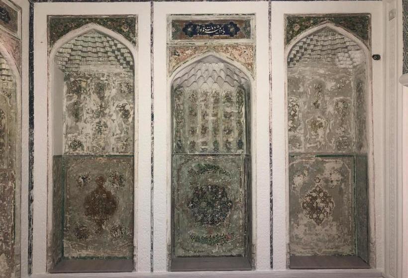 پانسیون Boutique Alisher