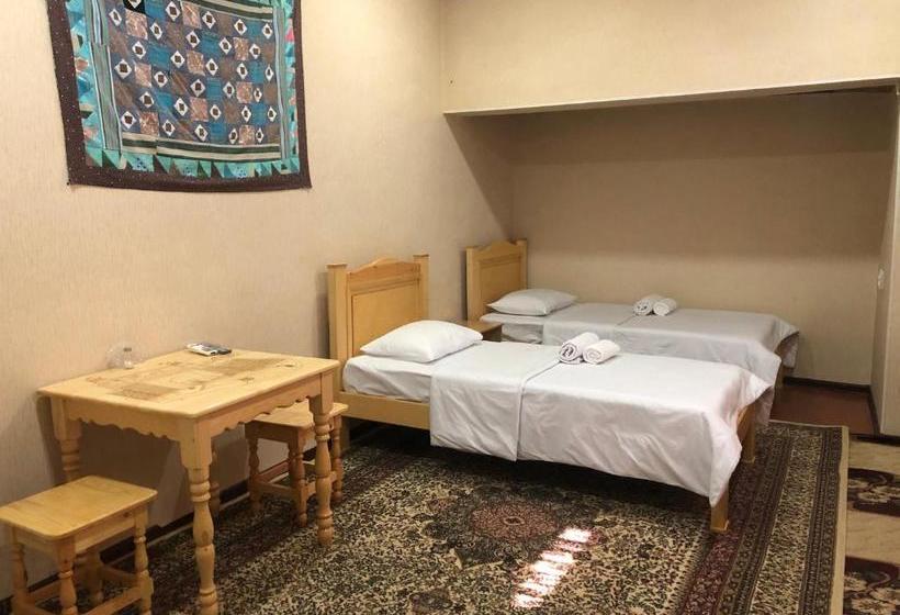 پانسیون Boutique Alisher