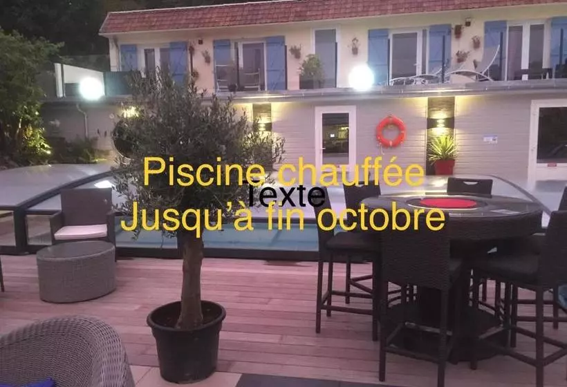 ホテル La Piscine