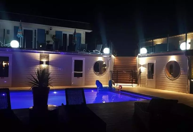 ホテル La Piscine
