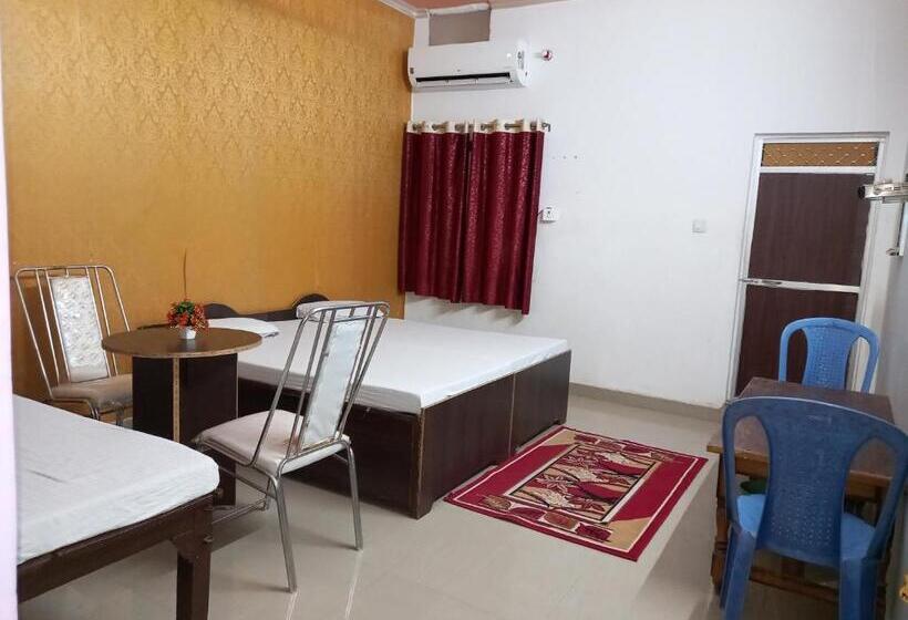 호텔 Vindhyvasini Guest House