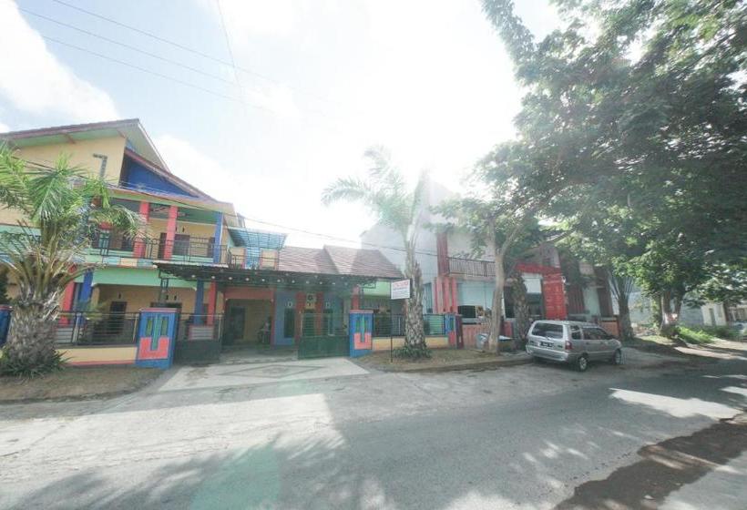 Pensione Reddoorz Syariah Near Mall Roxy Banyuwangi 2