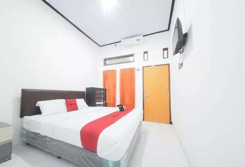 ペンション Reddoorz Syariah Near Mall Roxy Banyuwangi 2