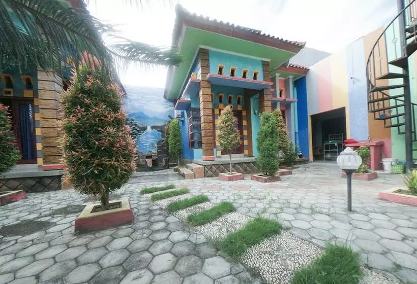 ペンション Reddoorz Syariah Near Mall Roxy Banyuwangi 2