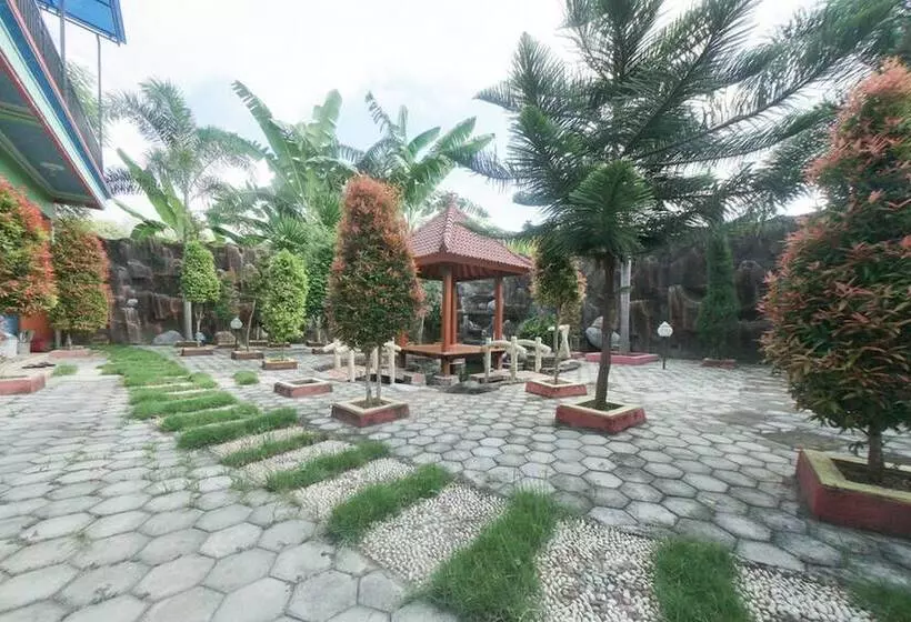 ペンション Reddoorz Syariah Near Mall Roxy Banyuwangi 2