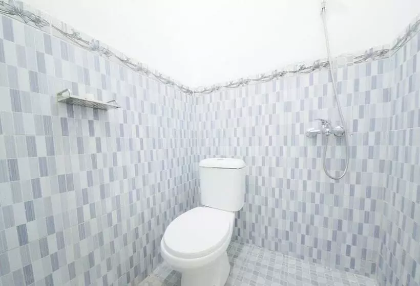 ペンション Reddoorz Syariah Near Mall Roxy Banyuwangi 2