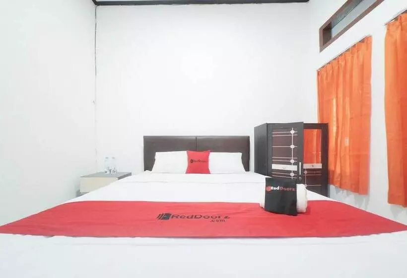 ペンション Reddoorz Syariah Near Mall Roxy Banyuwangi 2