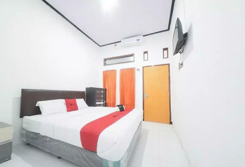 ペンション Reddoorz Syariah Near Mall Roxy Banyuwangi 2