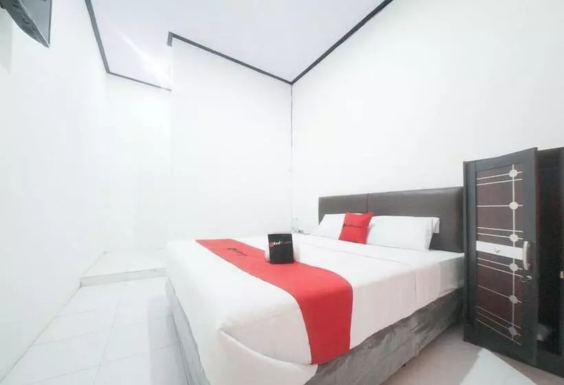 ペンション Reddoorz Syariah Near Mall Roxy Banyuwangi 2