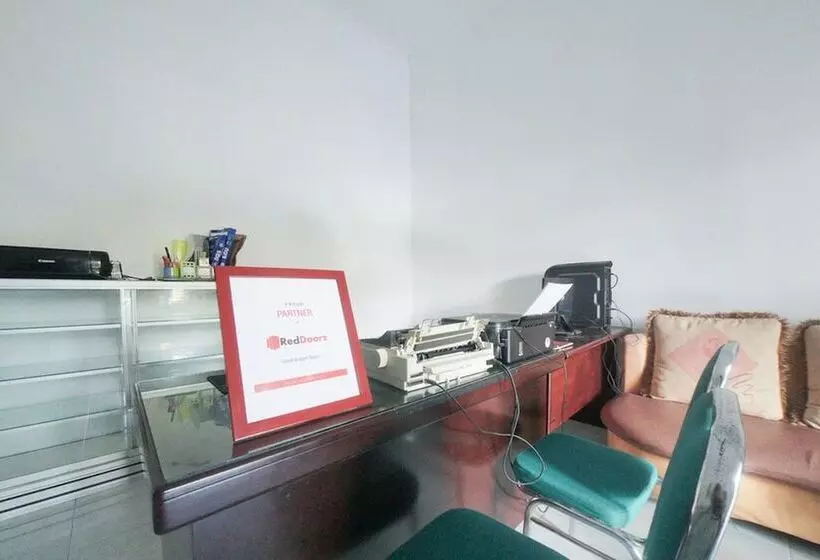 ペンション Reddoorz Syariah Near Mall Roxy Banyuwangi 2