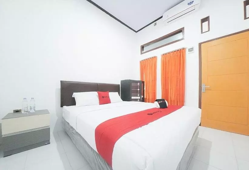 ペンション Reddoorz Syariah Near Mall Roxy Banyuwangi 2