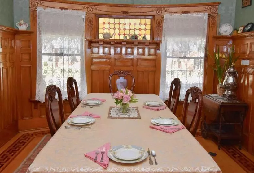 The Scofield House B&b