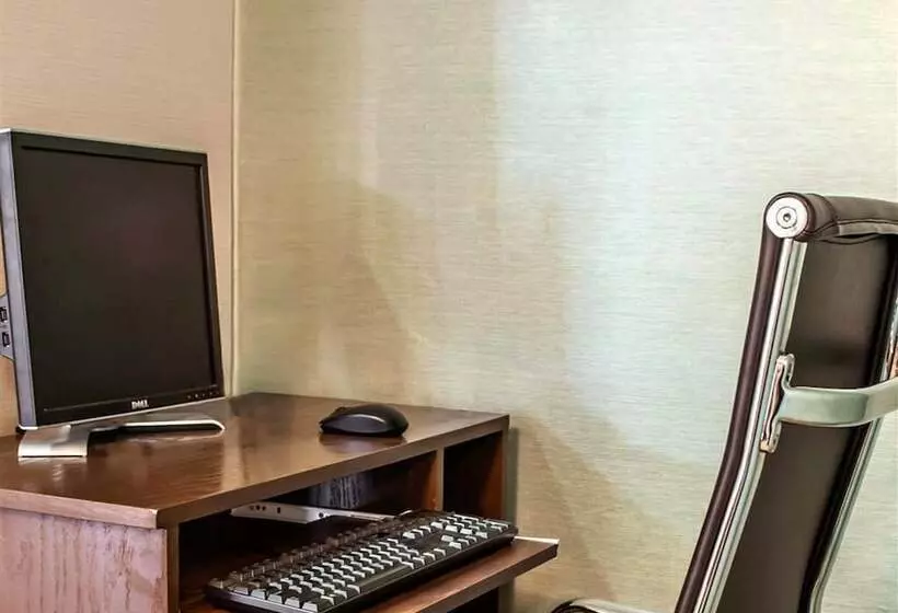 Hotel Baymont By Wyndham Richmond I70