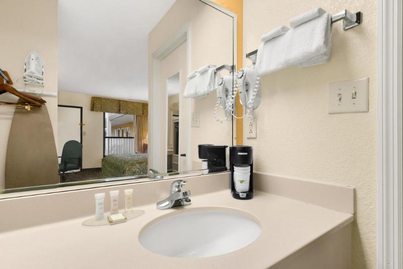 בית מלון כפרי Baymont By Wyndham Santee