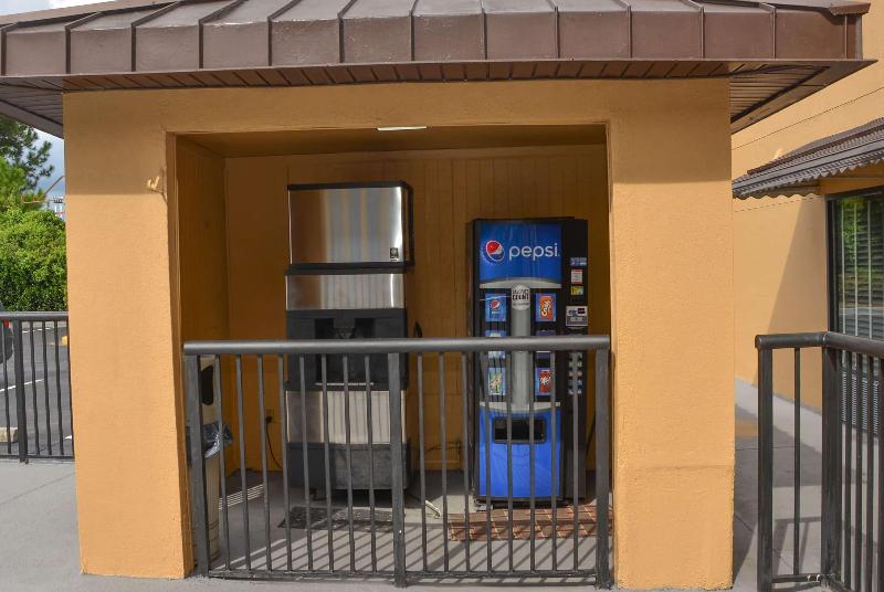 בית מלון כפרי Baymont By Wyndham Santee