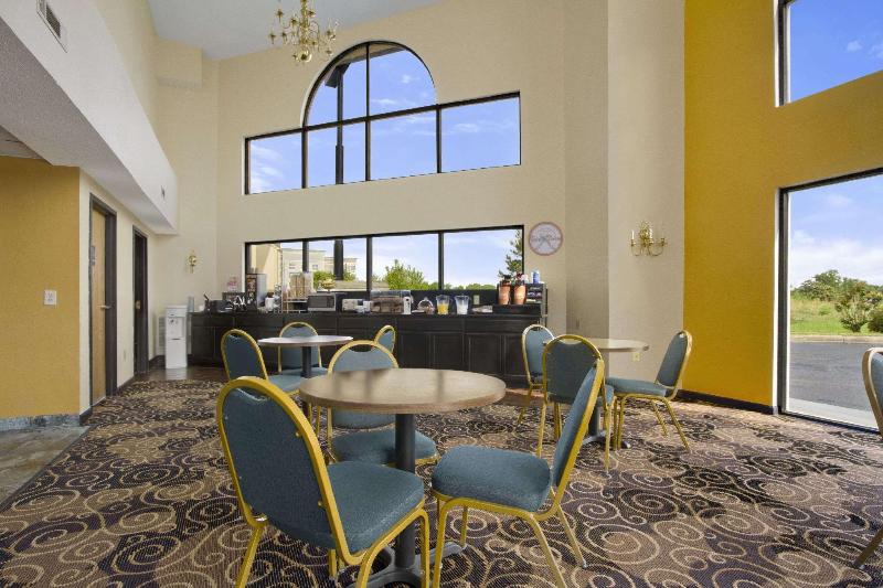 בית מלון כפרי Baymont By Wyndham Santee