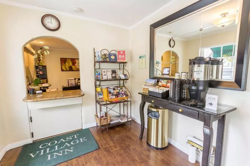 בית מלון כפרי Coast Village Inn