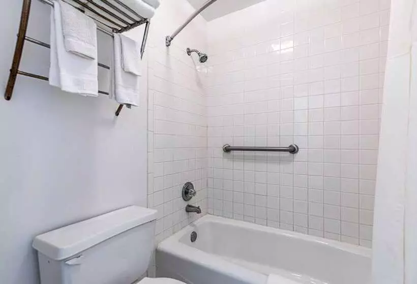 هتل Econo Lodge Vero Beach  Downtown