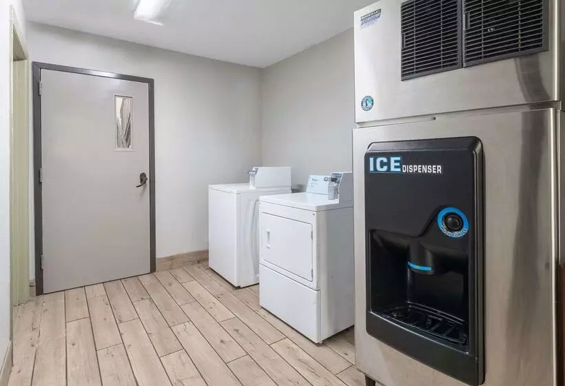 Отель Quality Inn