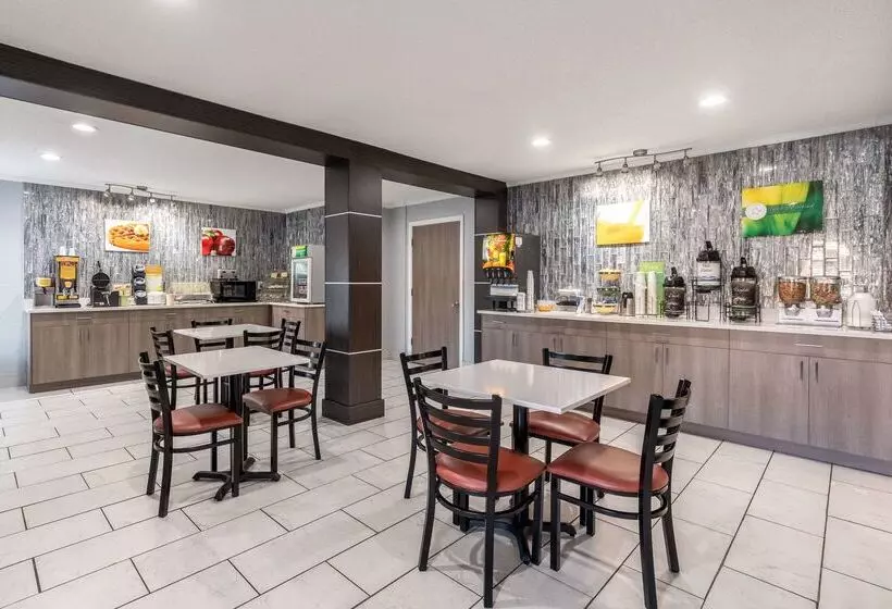 Отель Quality Inn