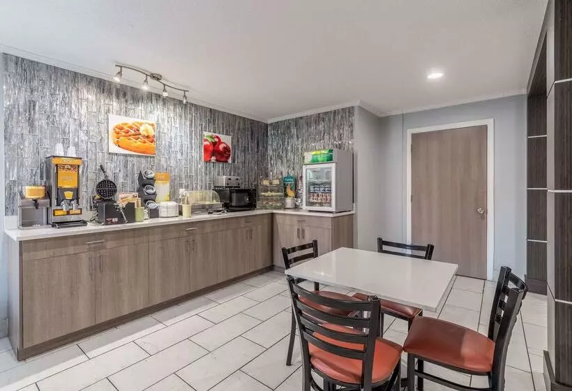 Отель Quality Inn