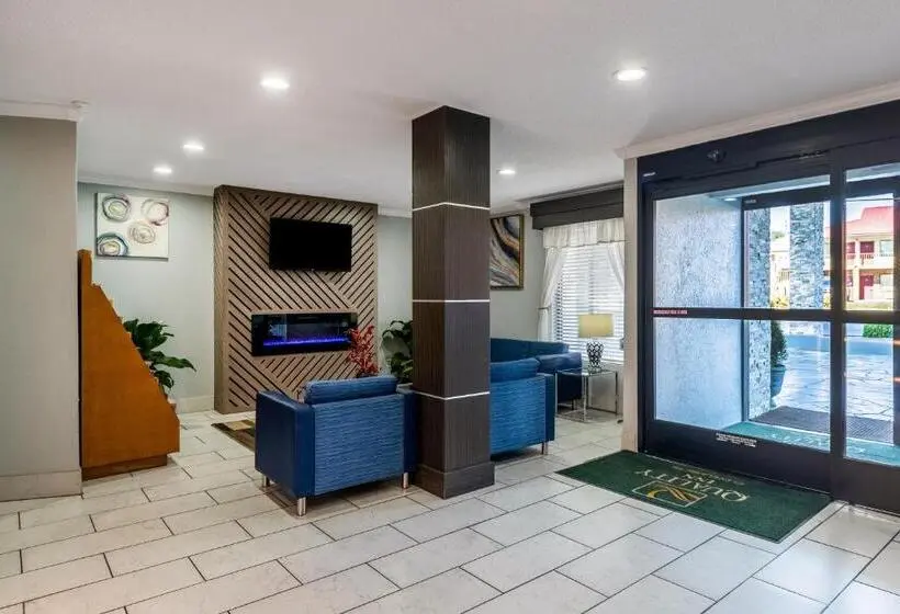 ホテル Quality Inn Cleveland North
