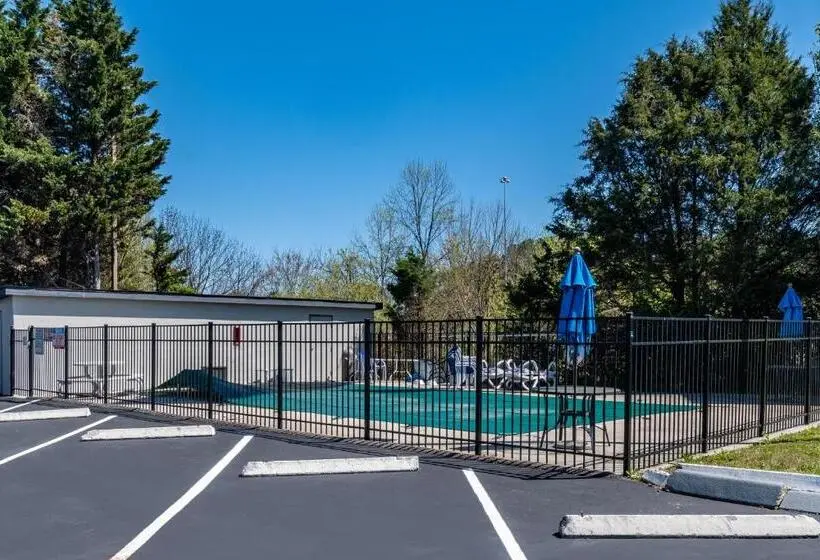 ホテル Quality Inn Cleveland North