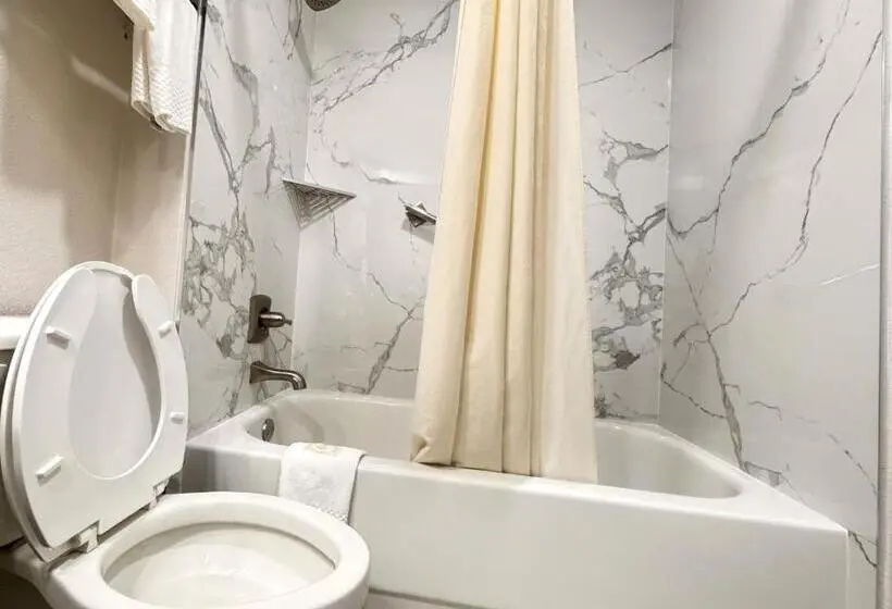 ホテル Quality Inn Cleveland North