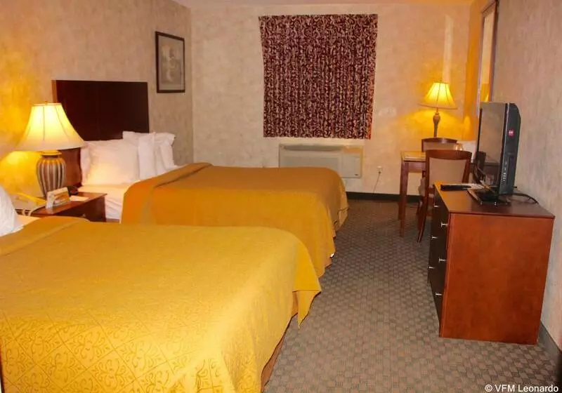 호텔 Quality Inn Hays I70