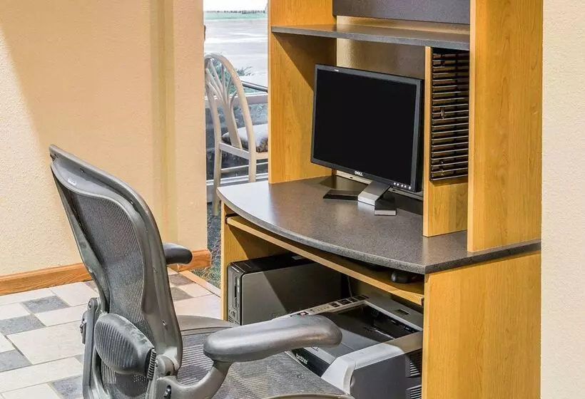 Отель Quality Inn I94 Near Wings Stadium