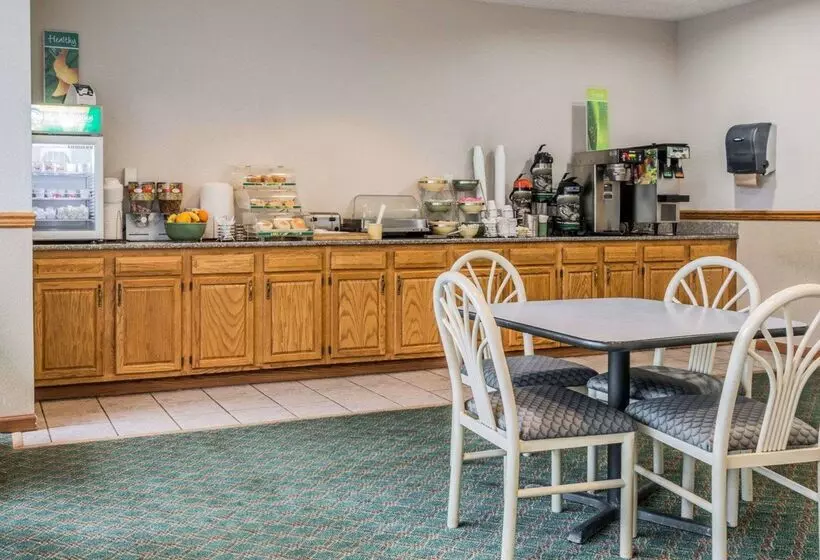 Отель Quality Inn I94 Near Wings Stadium