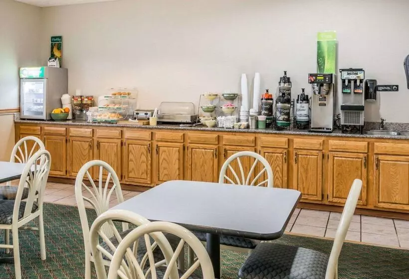 Отель Quality Inn I94 Near Wings Stadium