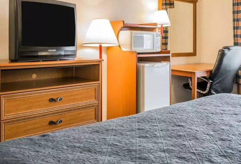 Отель Quality Inn I94 Near Wings Stadium