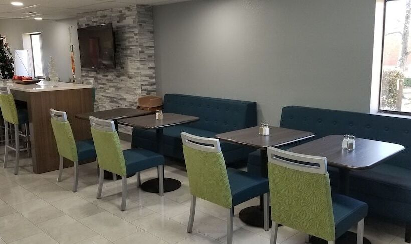 בית מלון כפרי Quality Inn Pelham I65 Exit 246