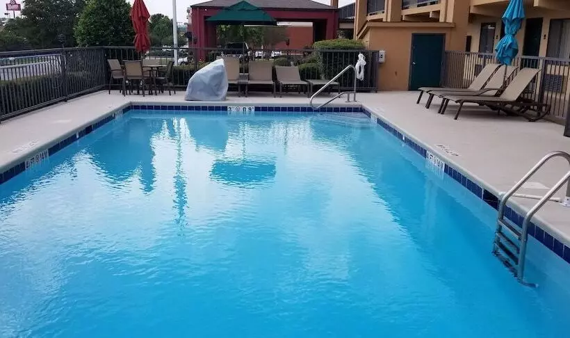 酒店 Quality Inn Pelham I65 Exit 246