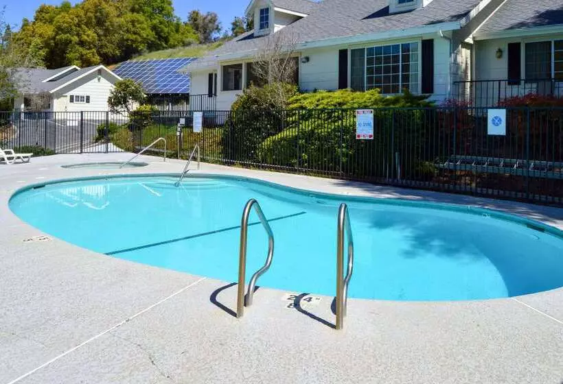 호텔 Quality Inn Yosemite Valley Gateway