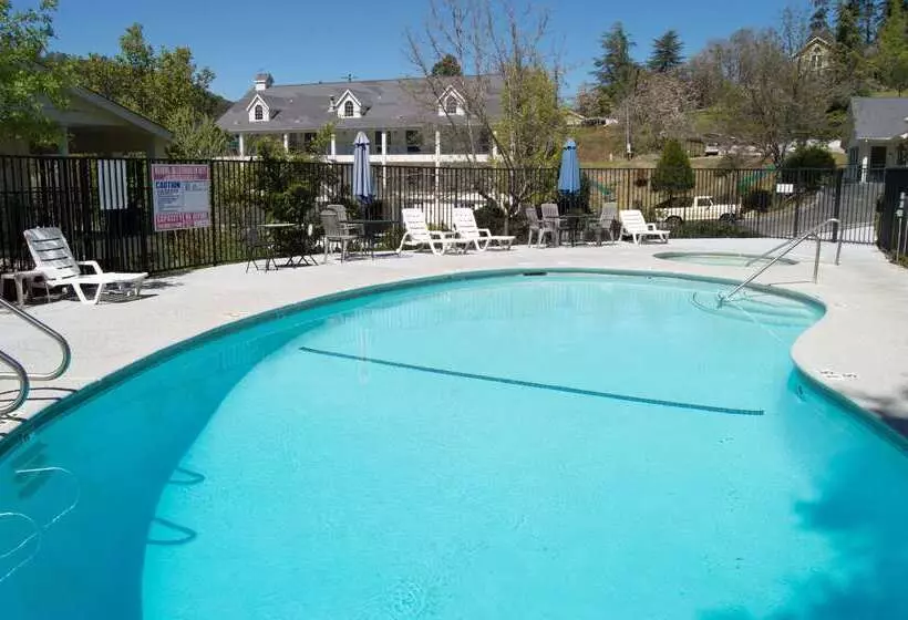 호텔 Quality Inn Yosemite Valley Gateway