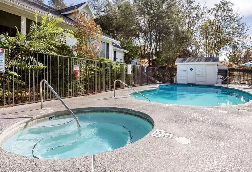 호텔 Quality Inn Yosemite Valley Gateway