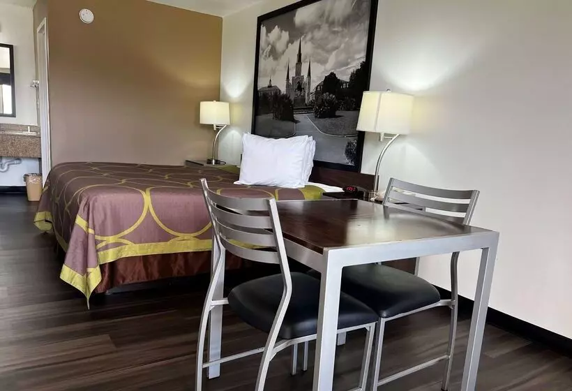 Hotelli Super 8 By Wyndham Slidell