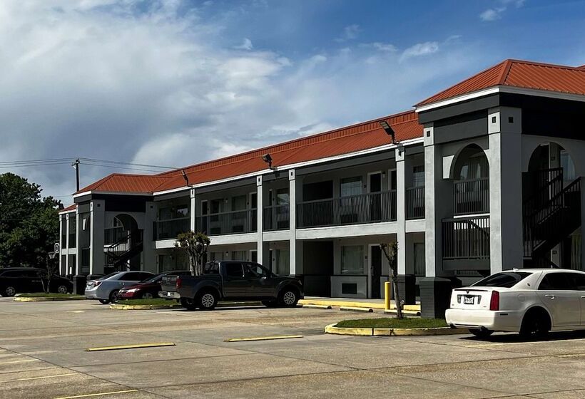 בית מלון כפרי Super 8 By Wyndham Slidell