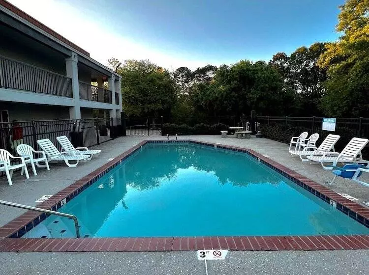 Hotelli Super 8 By Wyndham Slidell