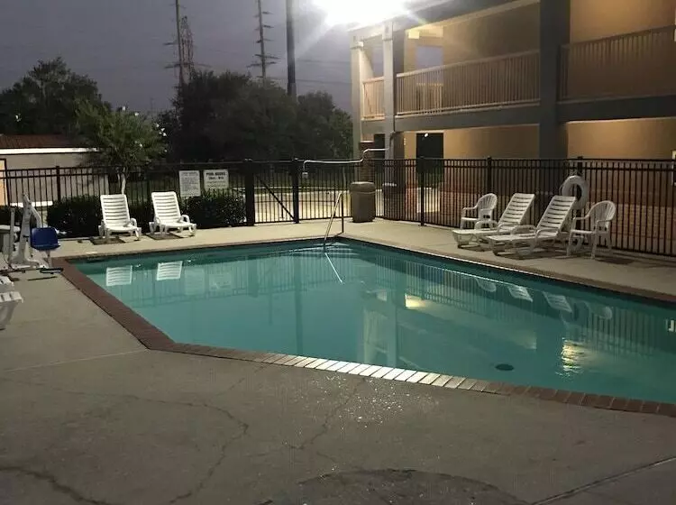 Hotelli Super 8 By Wyndham Slidell