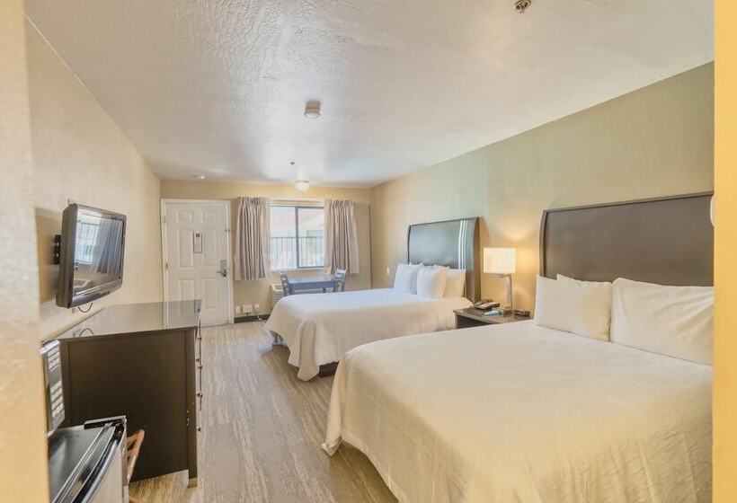 Отель The Oakhurst Inn At Yosemite