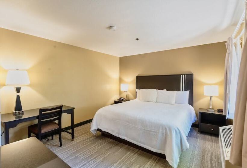 Отель The Oakhurst Inn At Yosemite