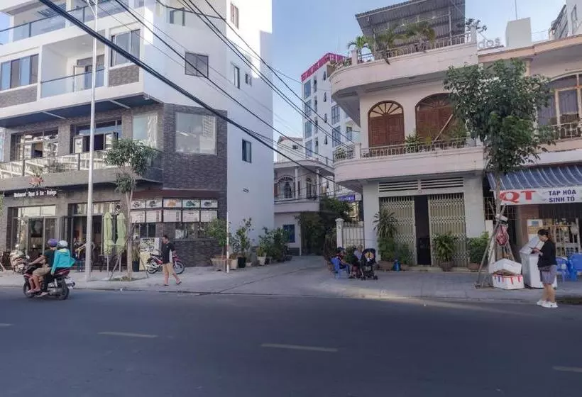 هتل Ten Dollars