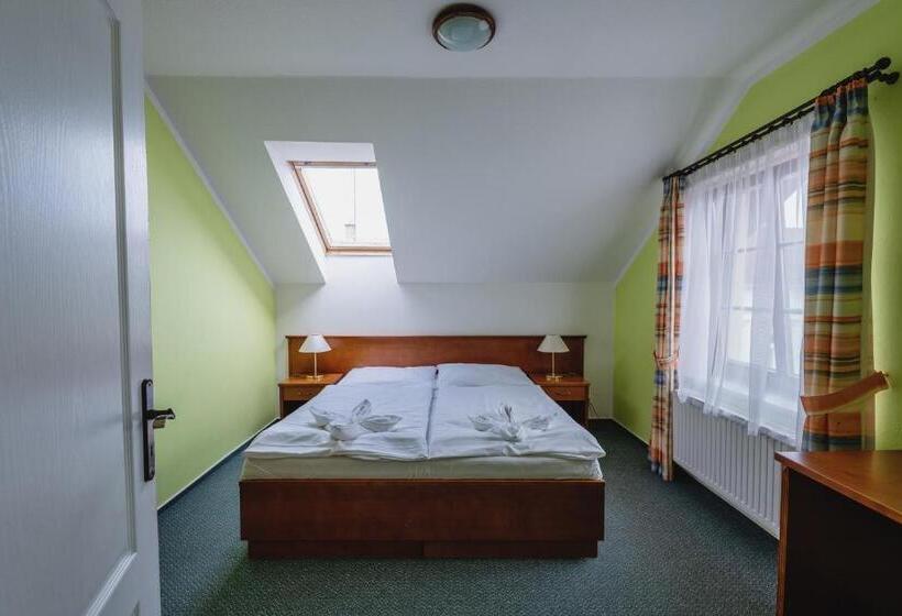 בית מלון כפרי Taverna