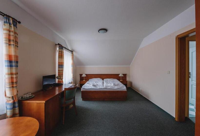 בית מלון כפרי Taverna