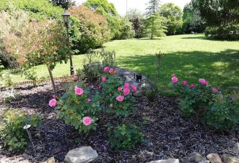 Aamiaismajoitus (B&B) Le Mas De La Diligence